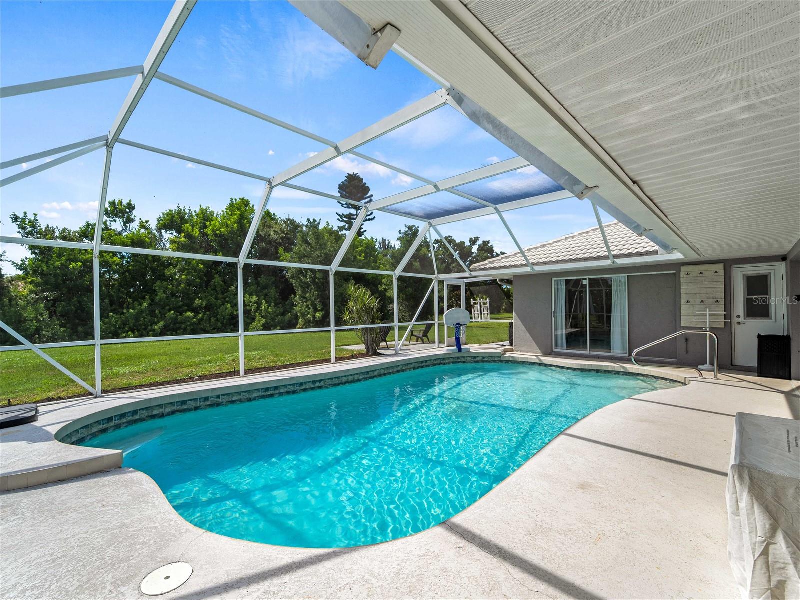 Image 44 of 61 For 523 Warwick Drive