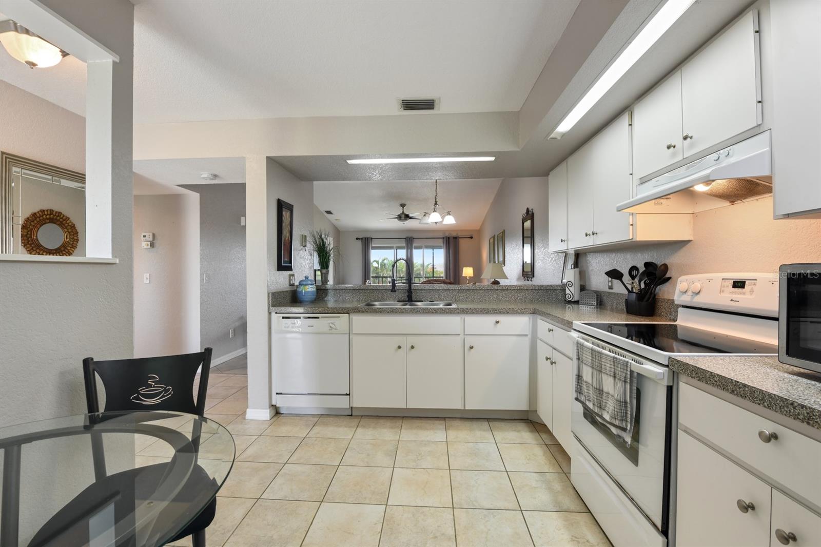 Image 6 of 17 For 449 Royal Poinciana  221