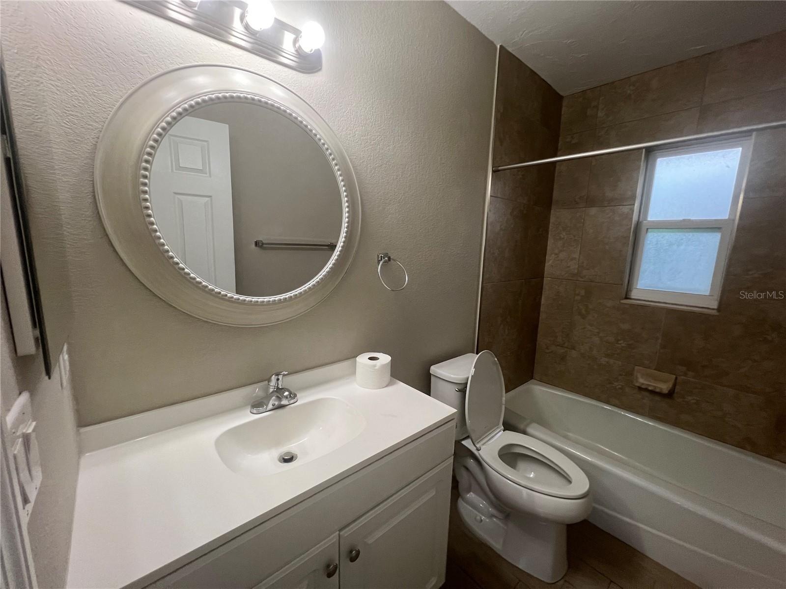 Image 10 of 20 For 5 Manor Court B