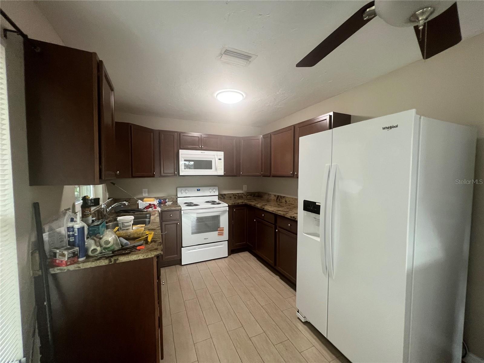 Image 2 of 20 For 5 Manor Court B