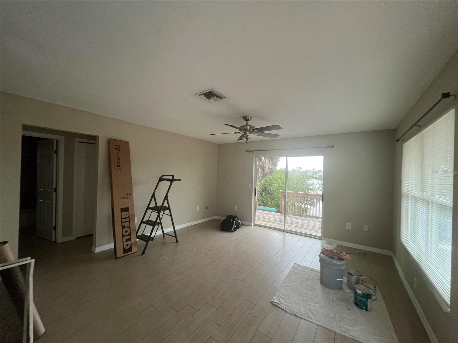 Image 5 of 20 For 5 Manor Court B