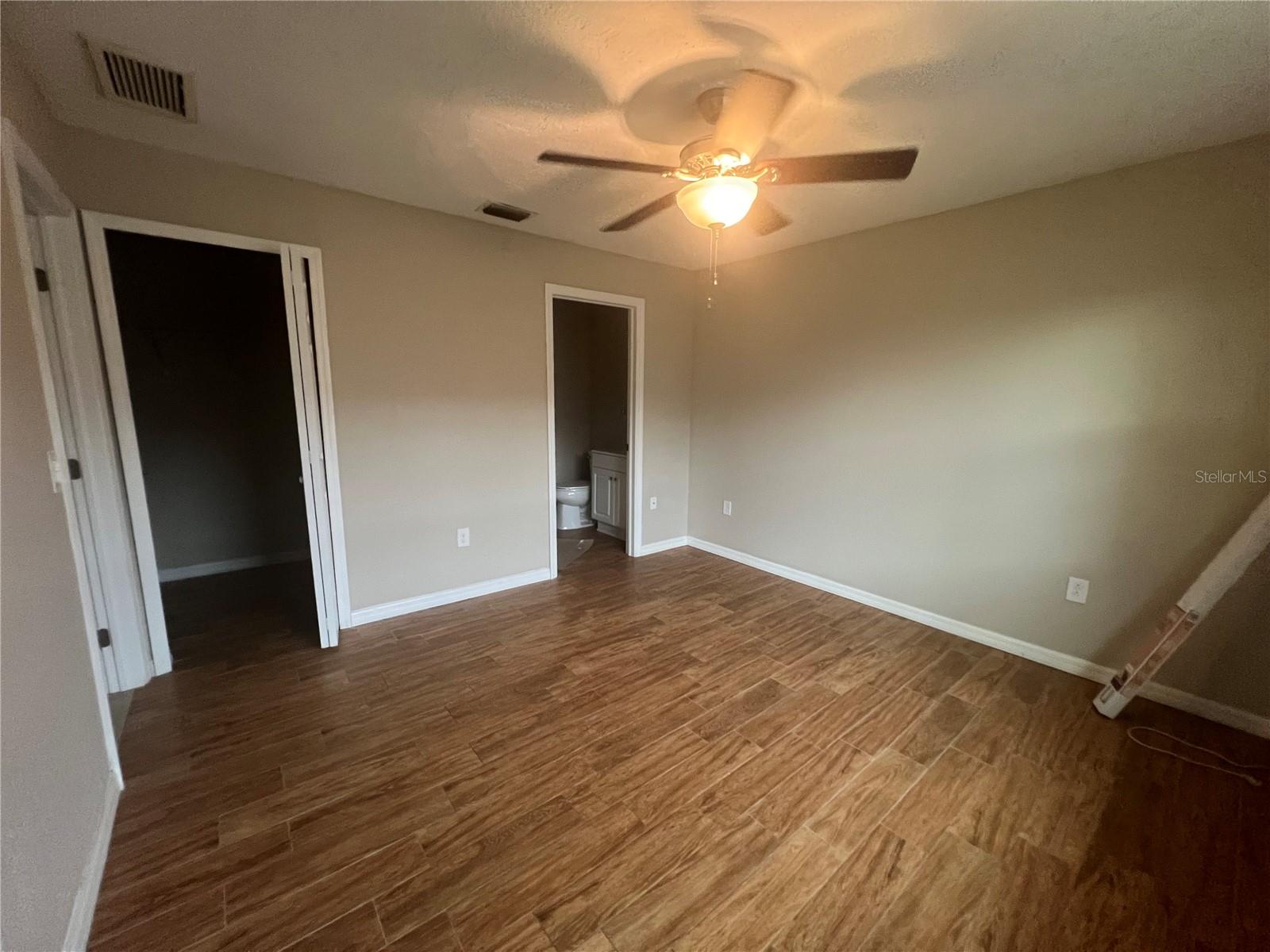 Image 8 of 20 For 5 Manor Court B