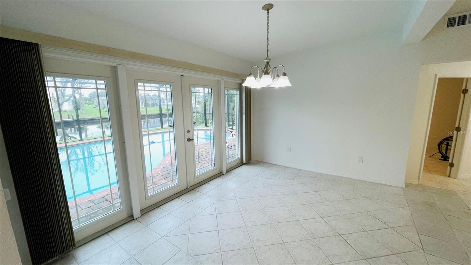 Image 25 of 77 For 4159 Conway Boulevard