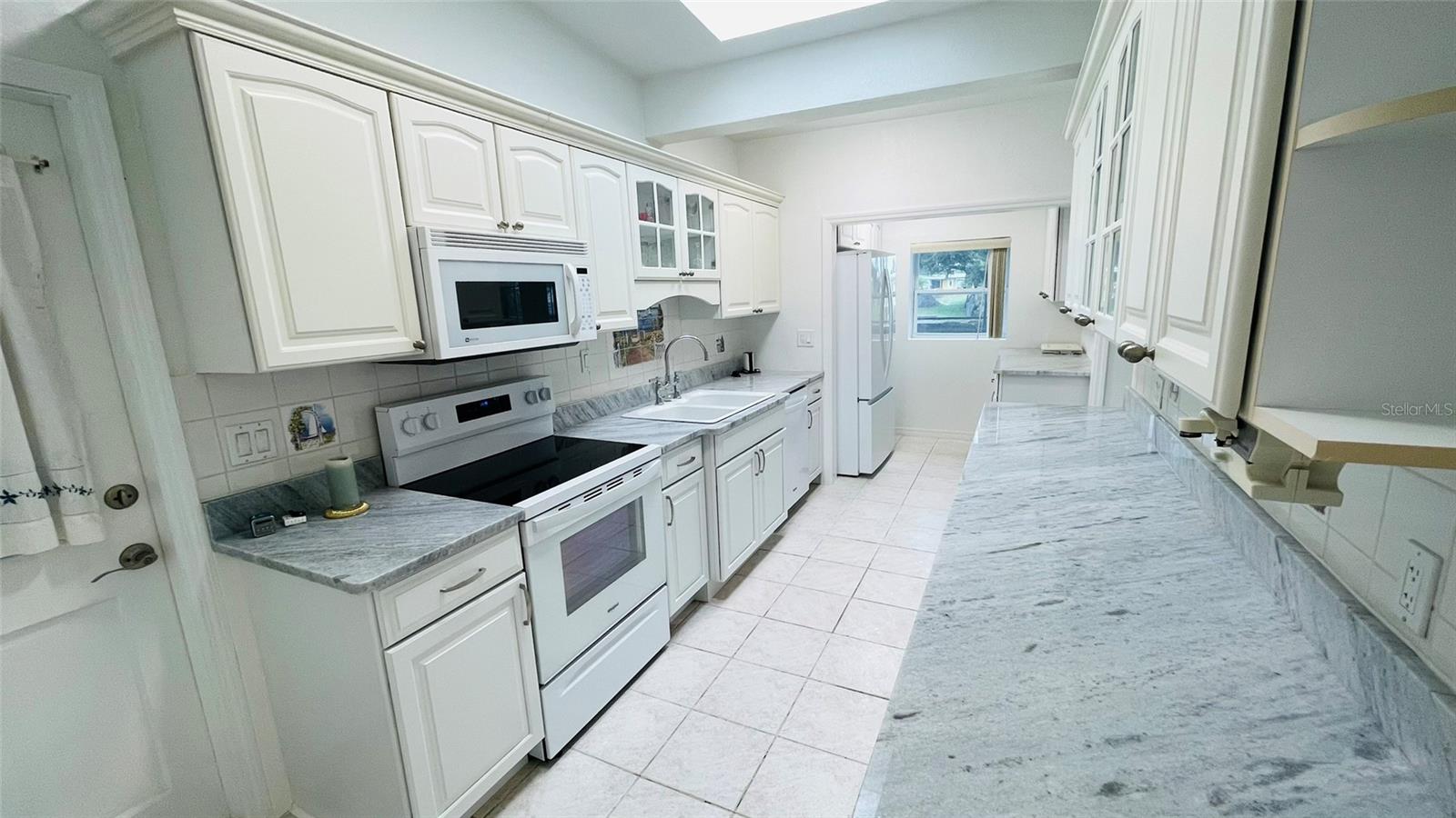 Image 6 of 77 For 4159 Conway Boulevard