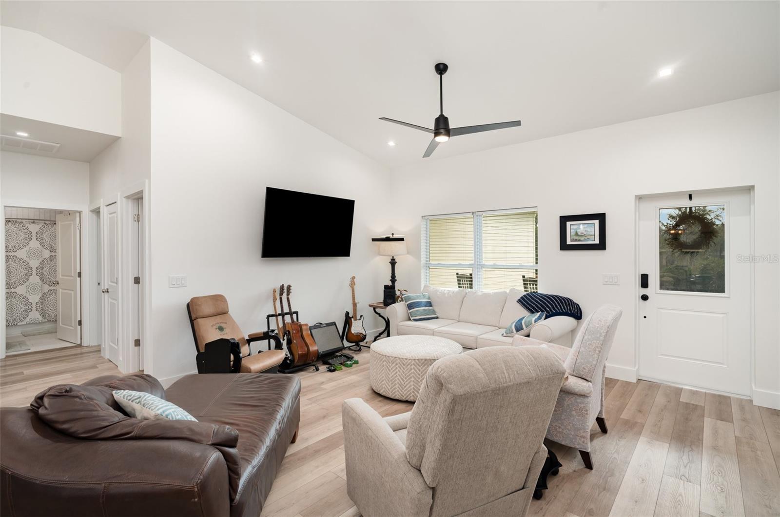 Image 4 of 28 For 29415 Daisy Street