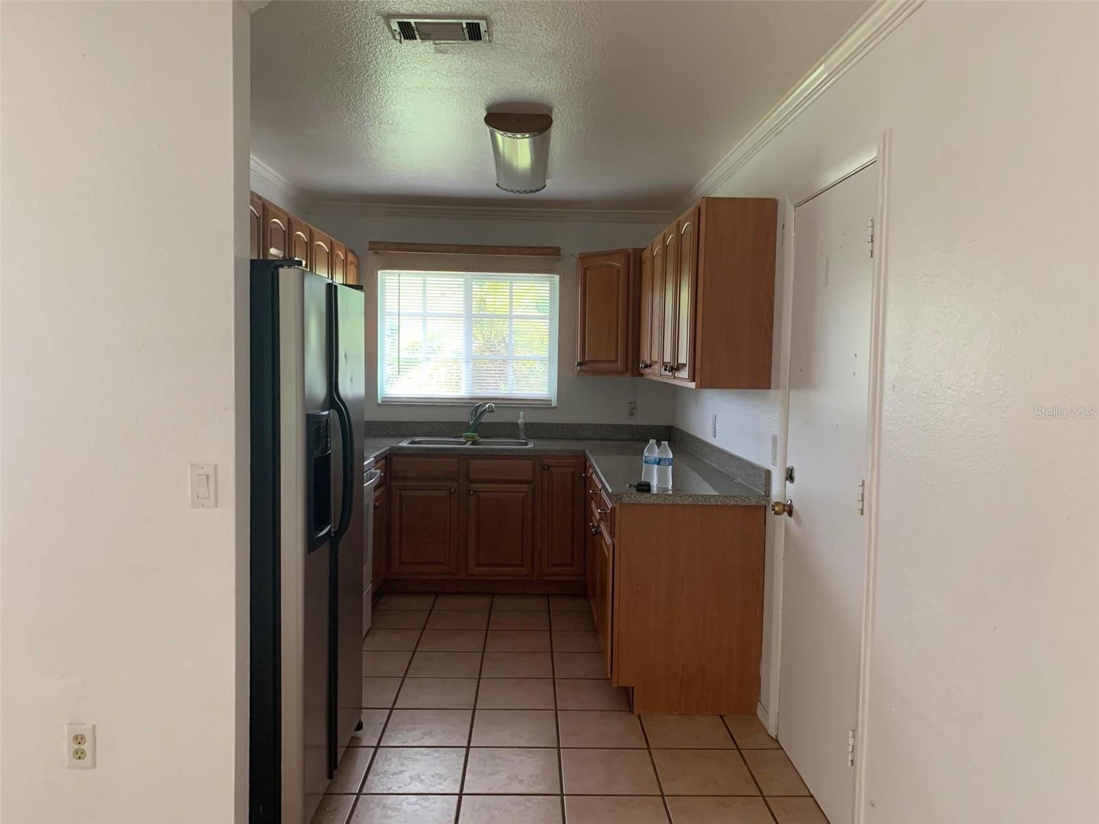 Image 4 of 18 For 18356 Robinson Avenue