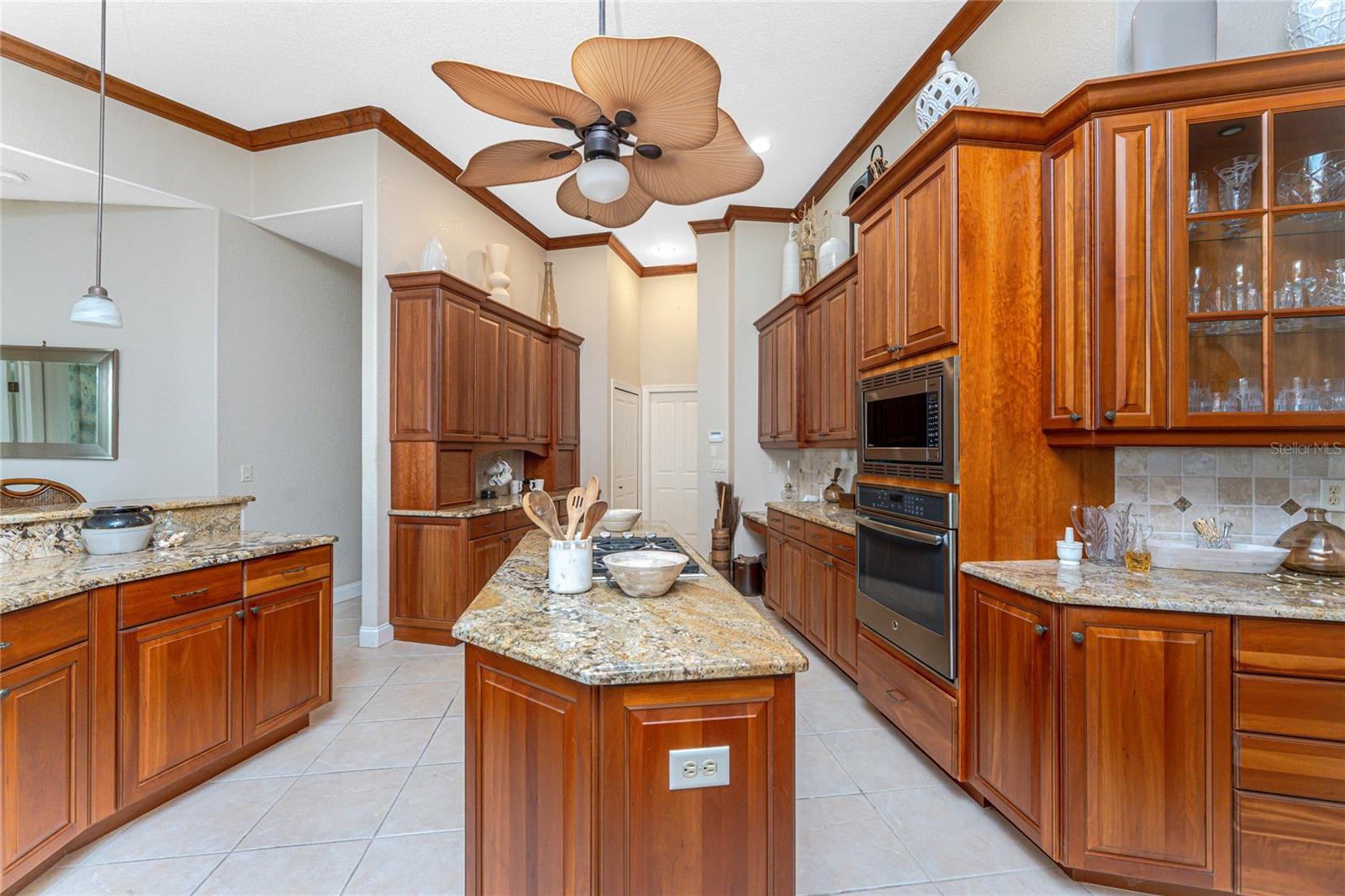Image 40 of 71 For 3835 Aves Island Court