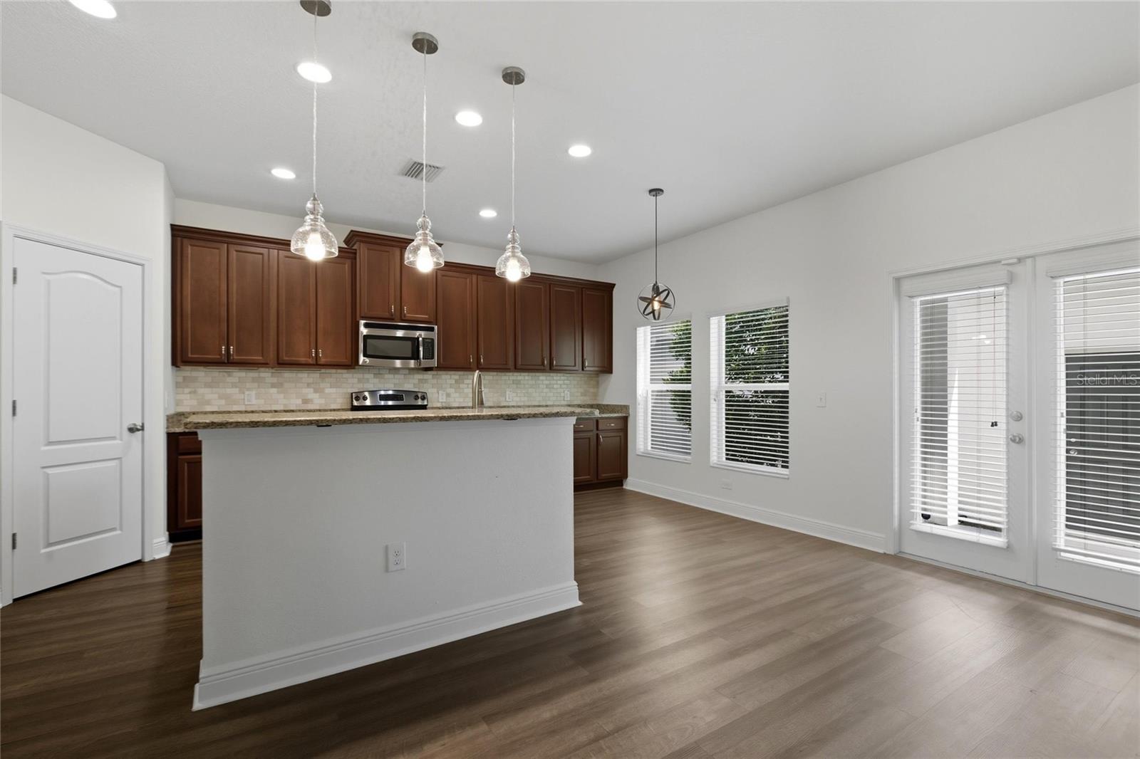 Image 12 of 52 For 2724 Aileen Street