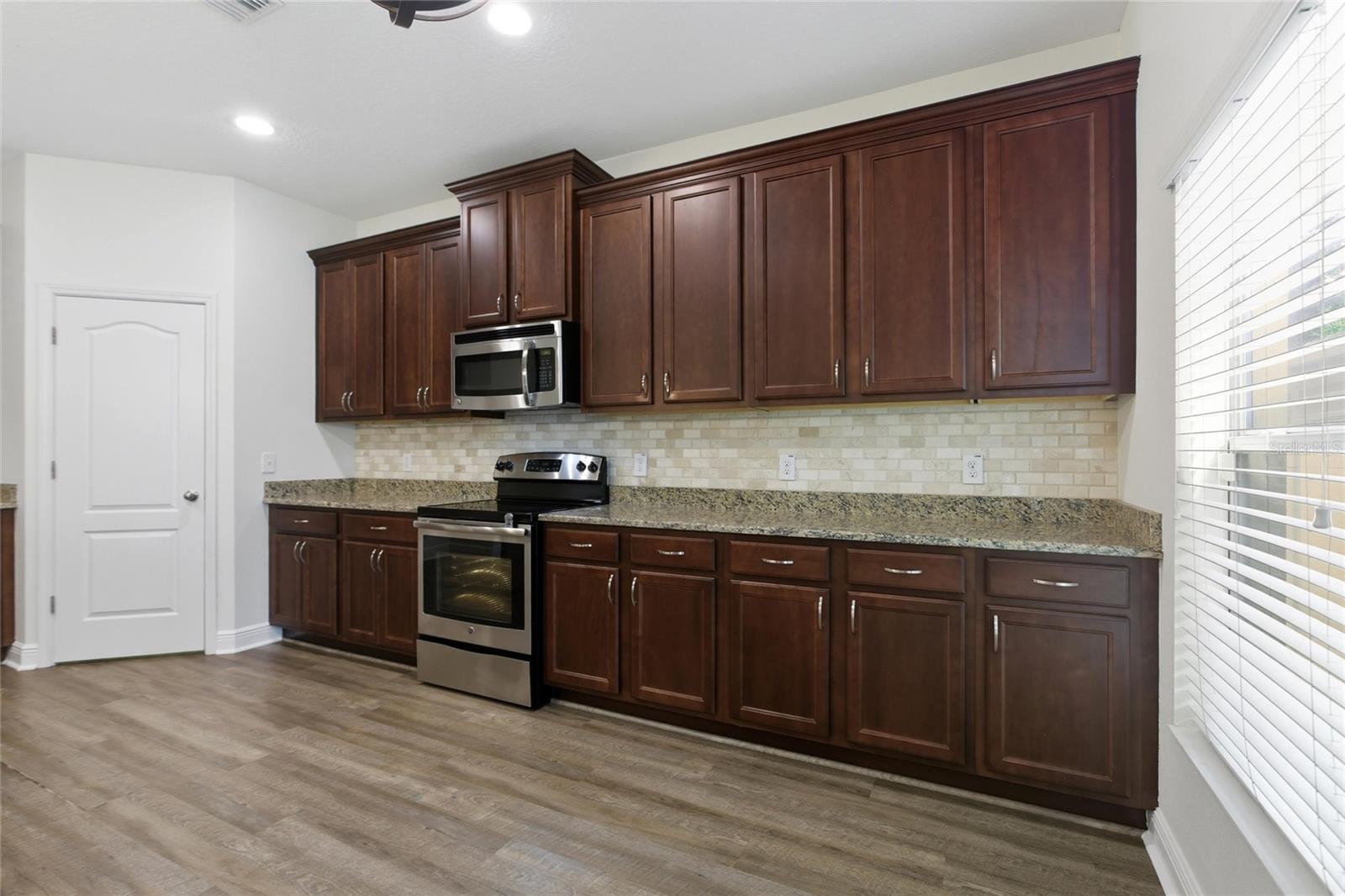 Image 14 of 52 For 2724 Aileen Street