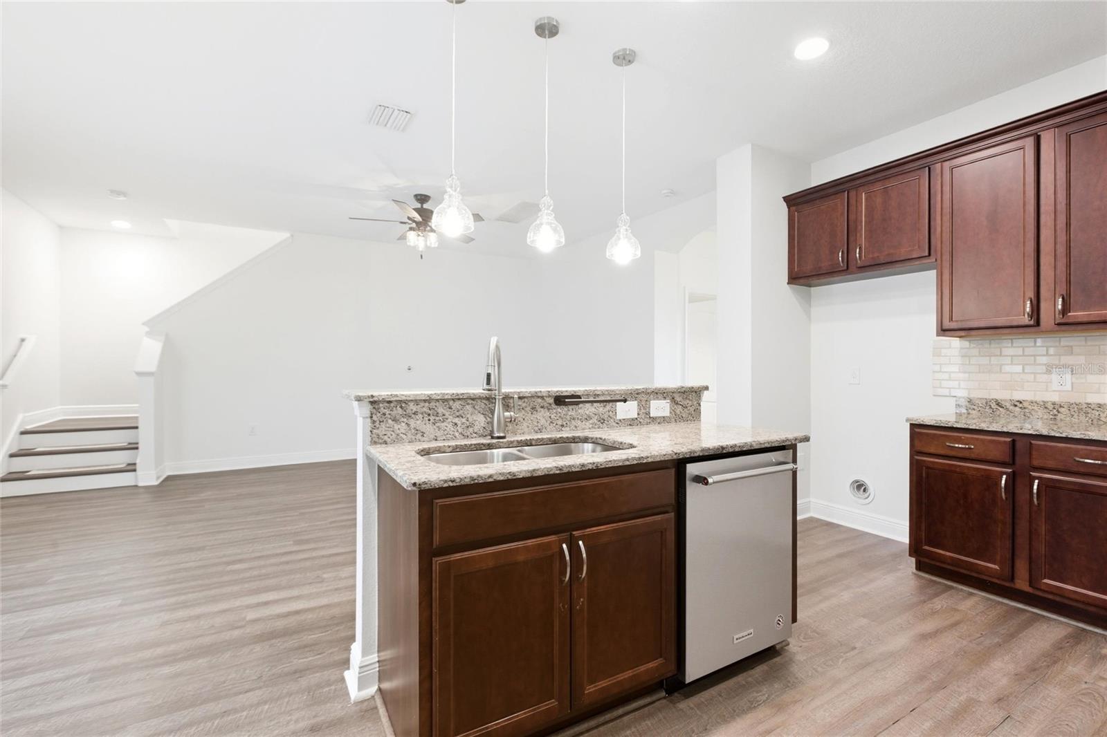 Image 15 of 52 For 2724 Aileen Street