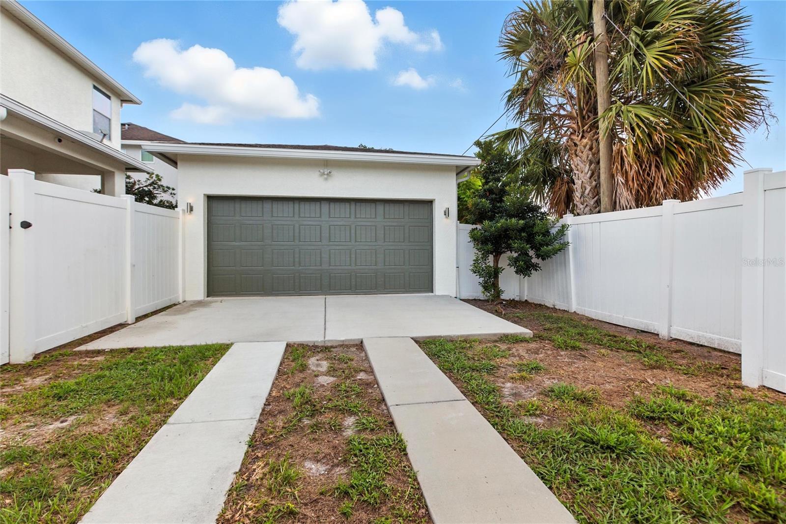 Image 41 of 52 For 2724 Aileen Street