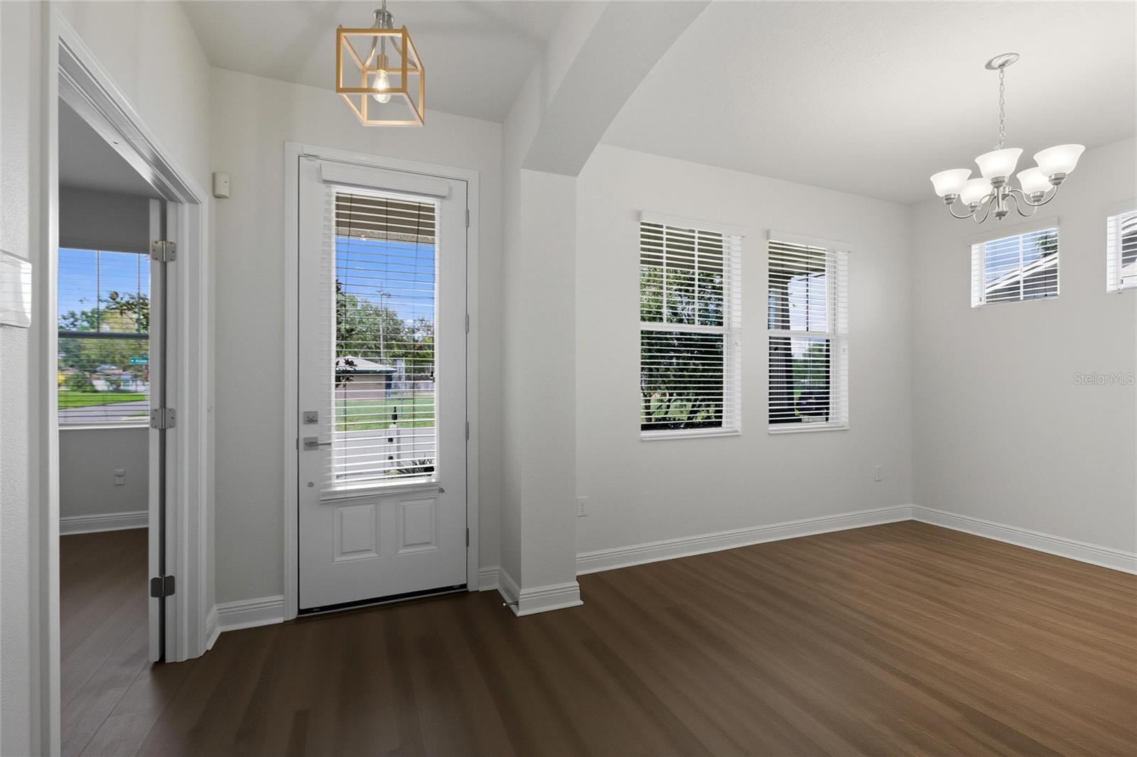 Image 8 of 52 For 2724 Aileen Street