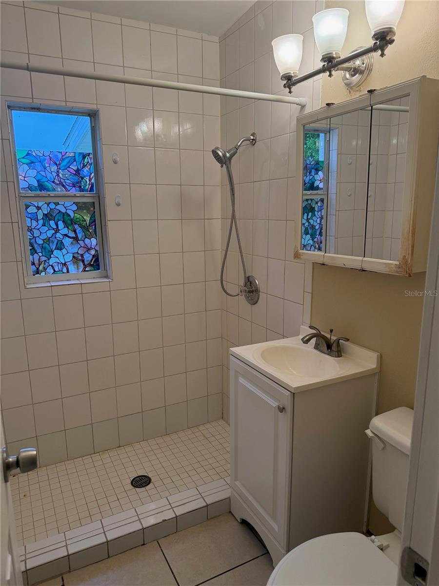 Image 15 of 24 For 21510 Olean Boulevard