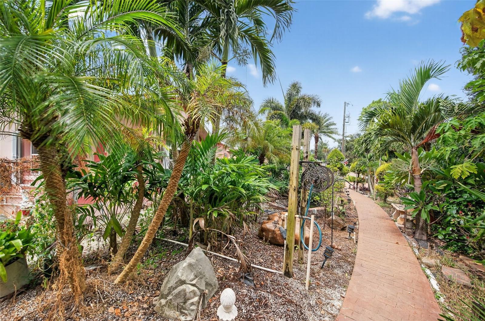 Image 11 of 66 For 22271 Morris Avenue