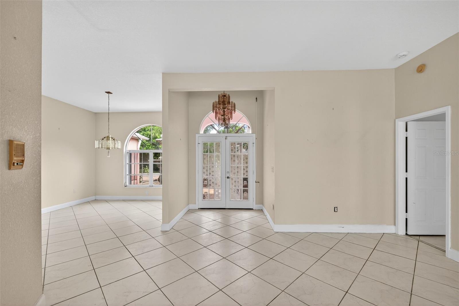 Image 21 of 66 For 22271 Morris Avenue