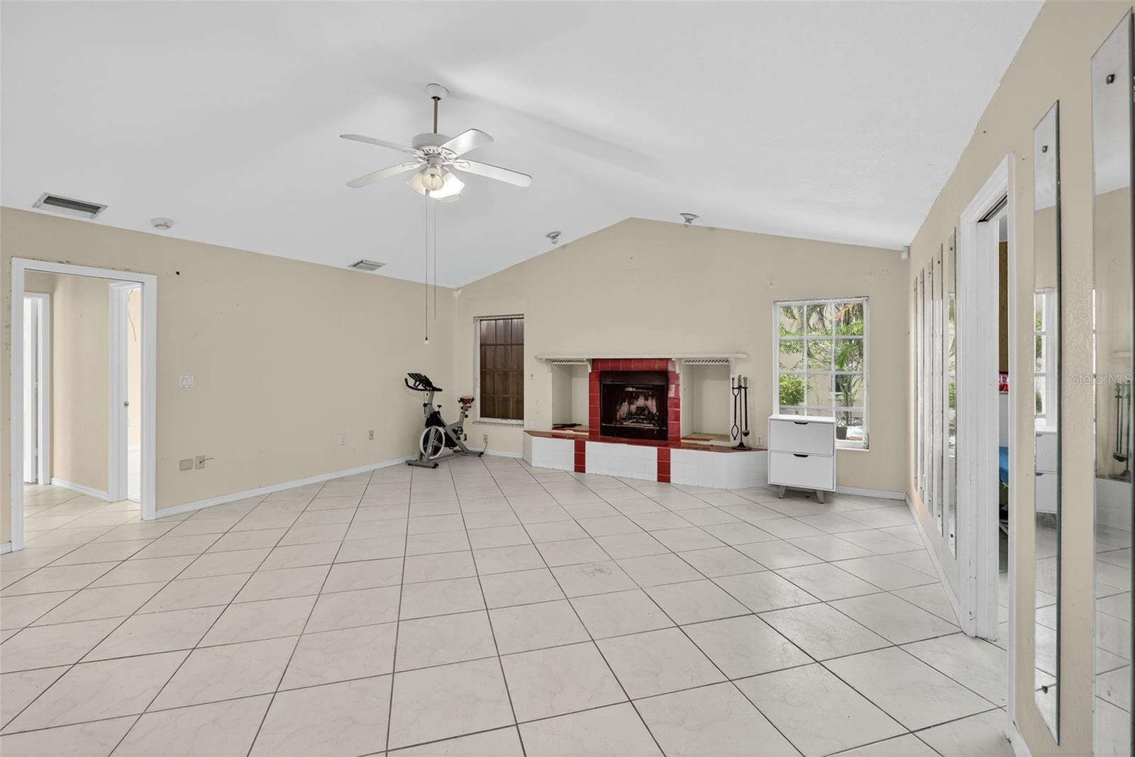 Image 24 of 66 For 22271 Morris Avenue