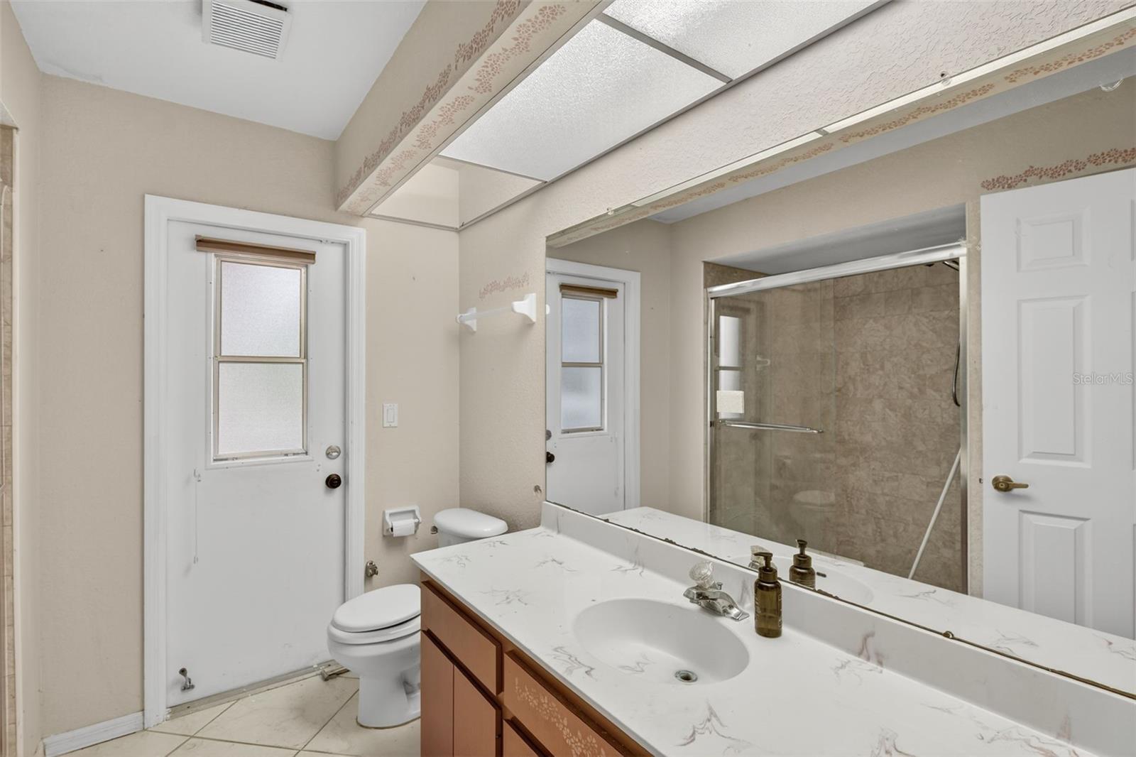 Image 31 of 66 For 22271 Morris Avenue