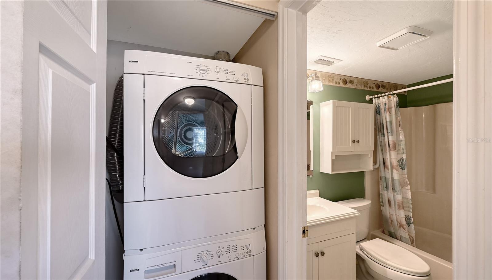 Image 19 of 42 For 25275 Rampart Boulevard 104