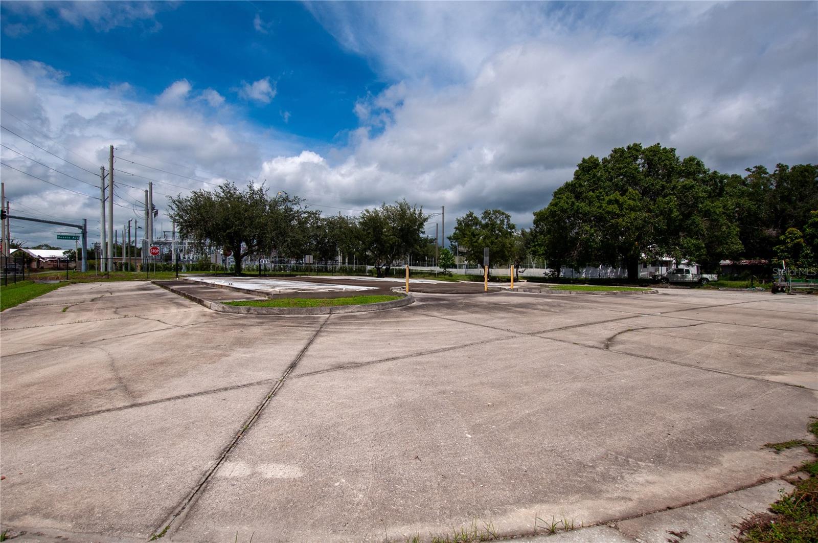 Image 3 of 6 For 202 Desoto Avenue