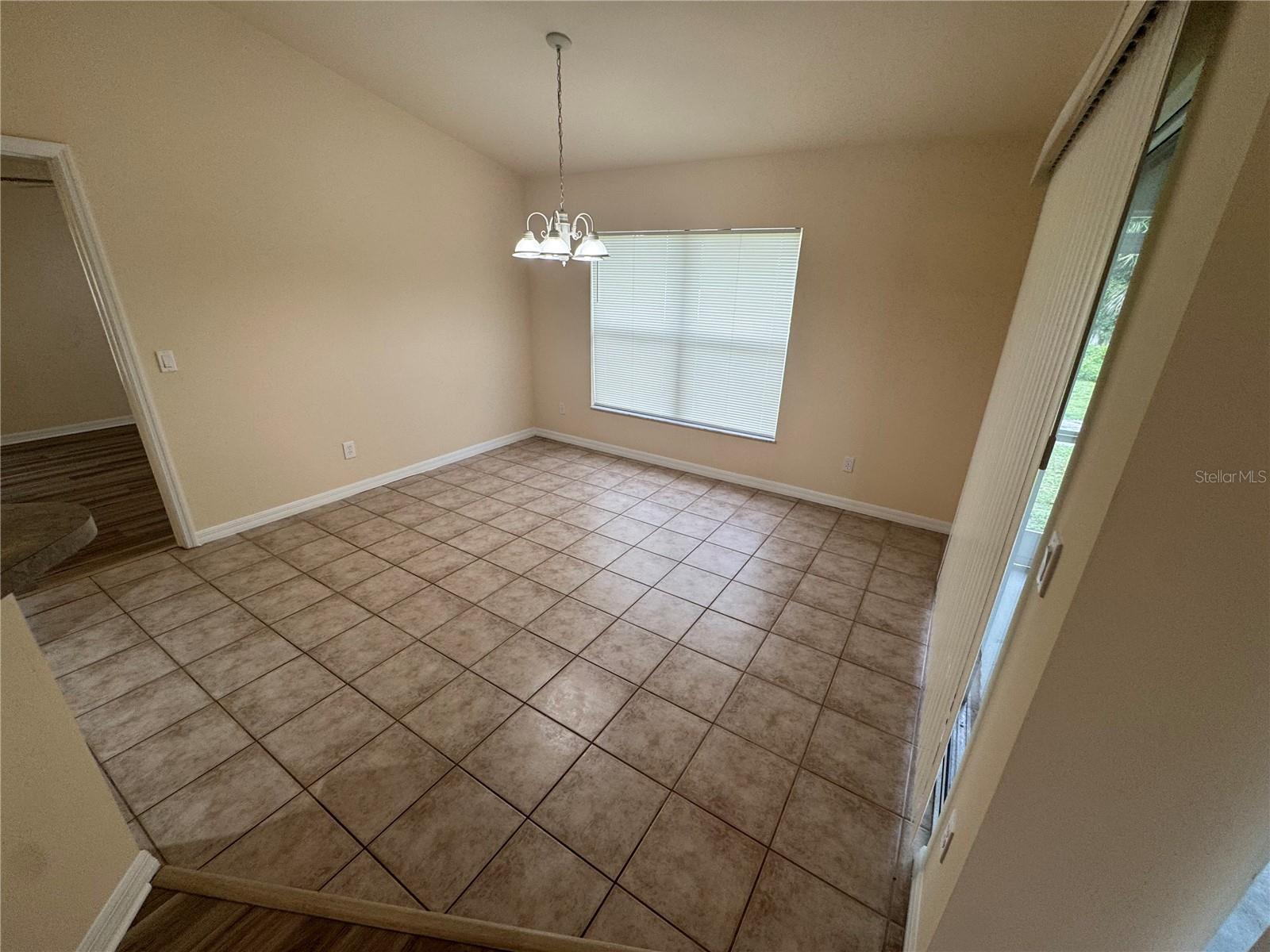 Image 4 of 19 For 1375 Glenan Road