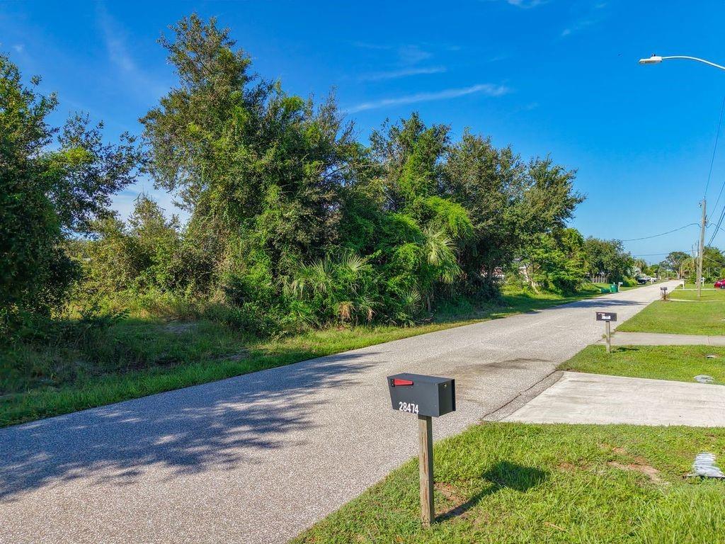 Image 23 of 37 For 28474 Coco Palm Drive