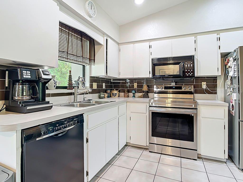 Image 9 of 37 For 28474 Coco Palm Drive