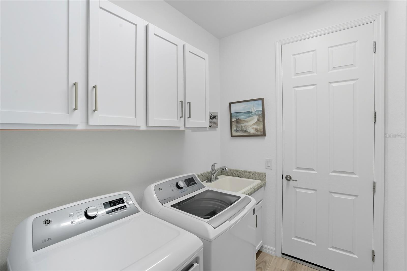 Image 29 of 65 For 25241 Longmeadow Drive