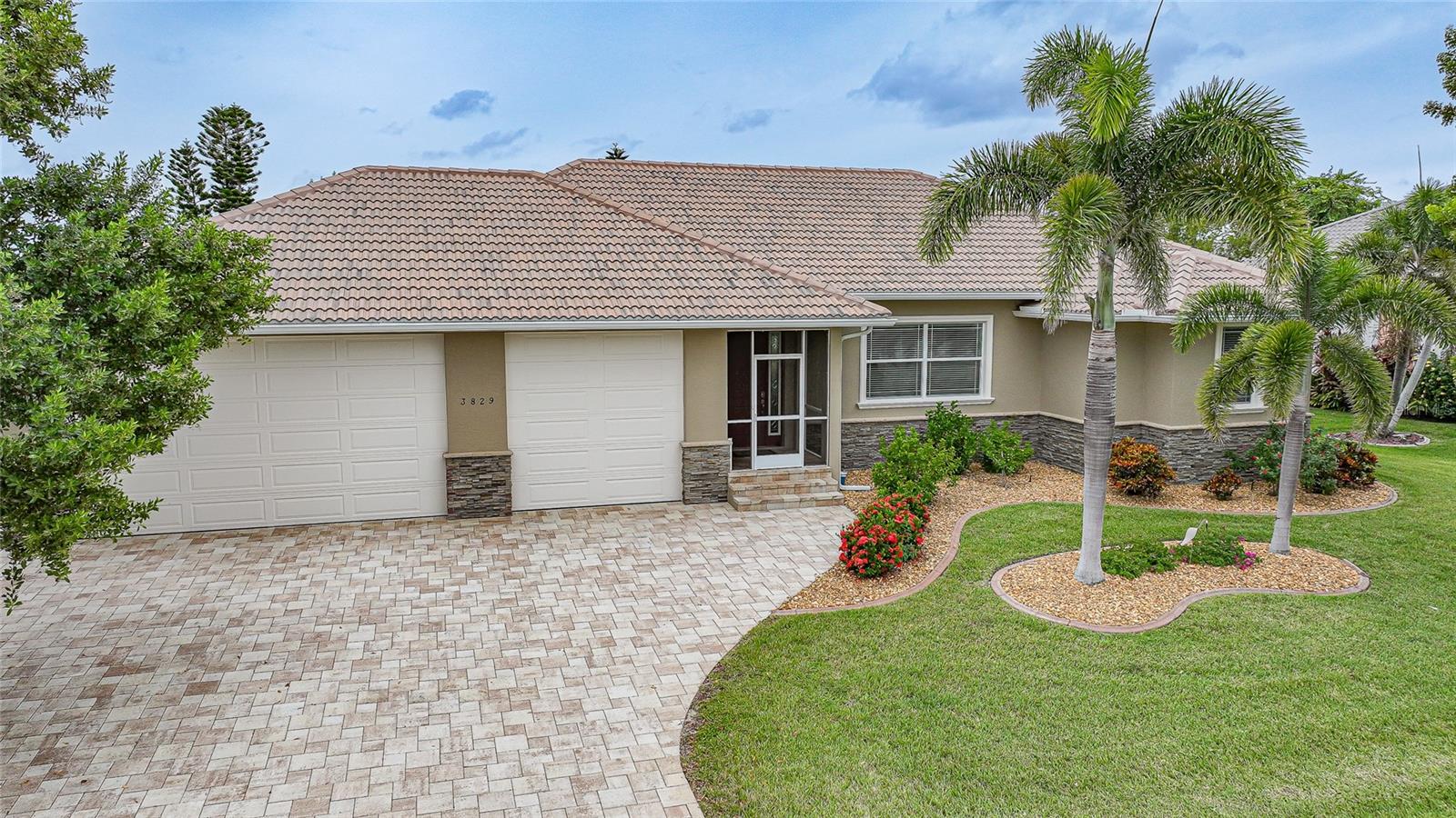 Image 5 of 60 For 3829 Bordeaux Drive