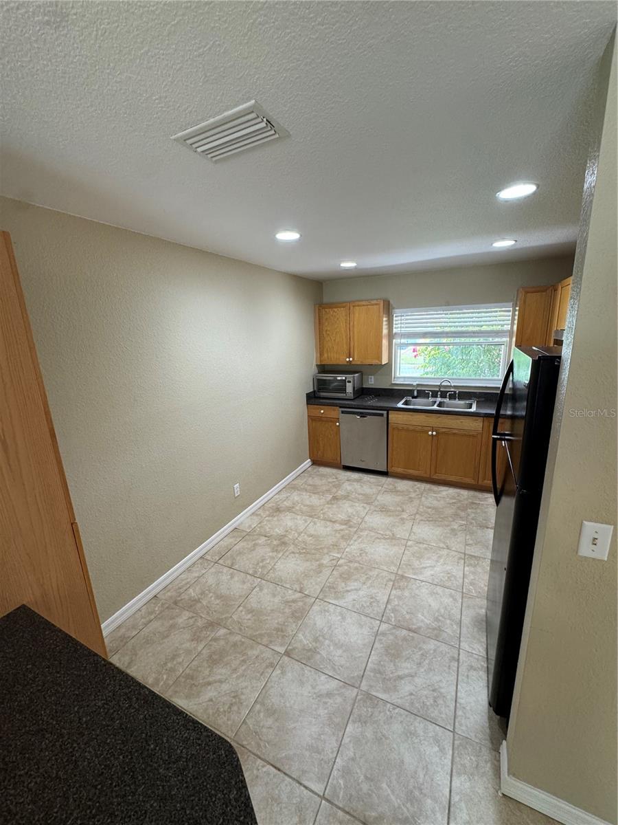 Image 5 of 20 For 10194 Tramore Avenue B