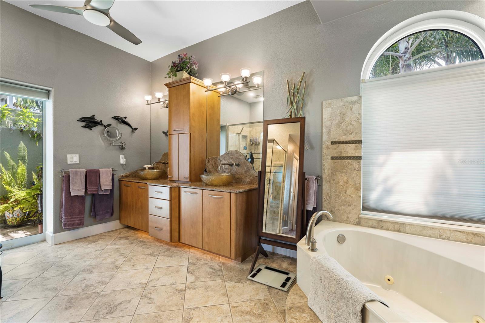 Image 38 of 63 For 5058 La Costa Island Court