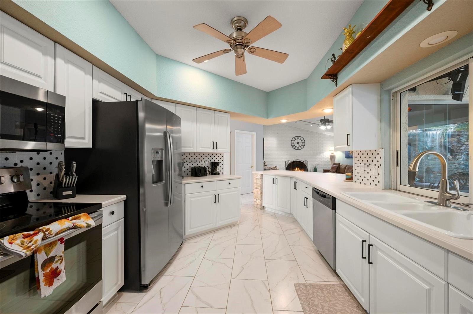 Listing photo id 11 for 25688 Deep Creek Boulevard