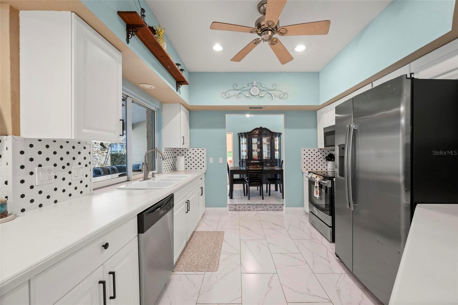 Listing photo id 12 for 25688 Deep Creek Boulevard