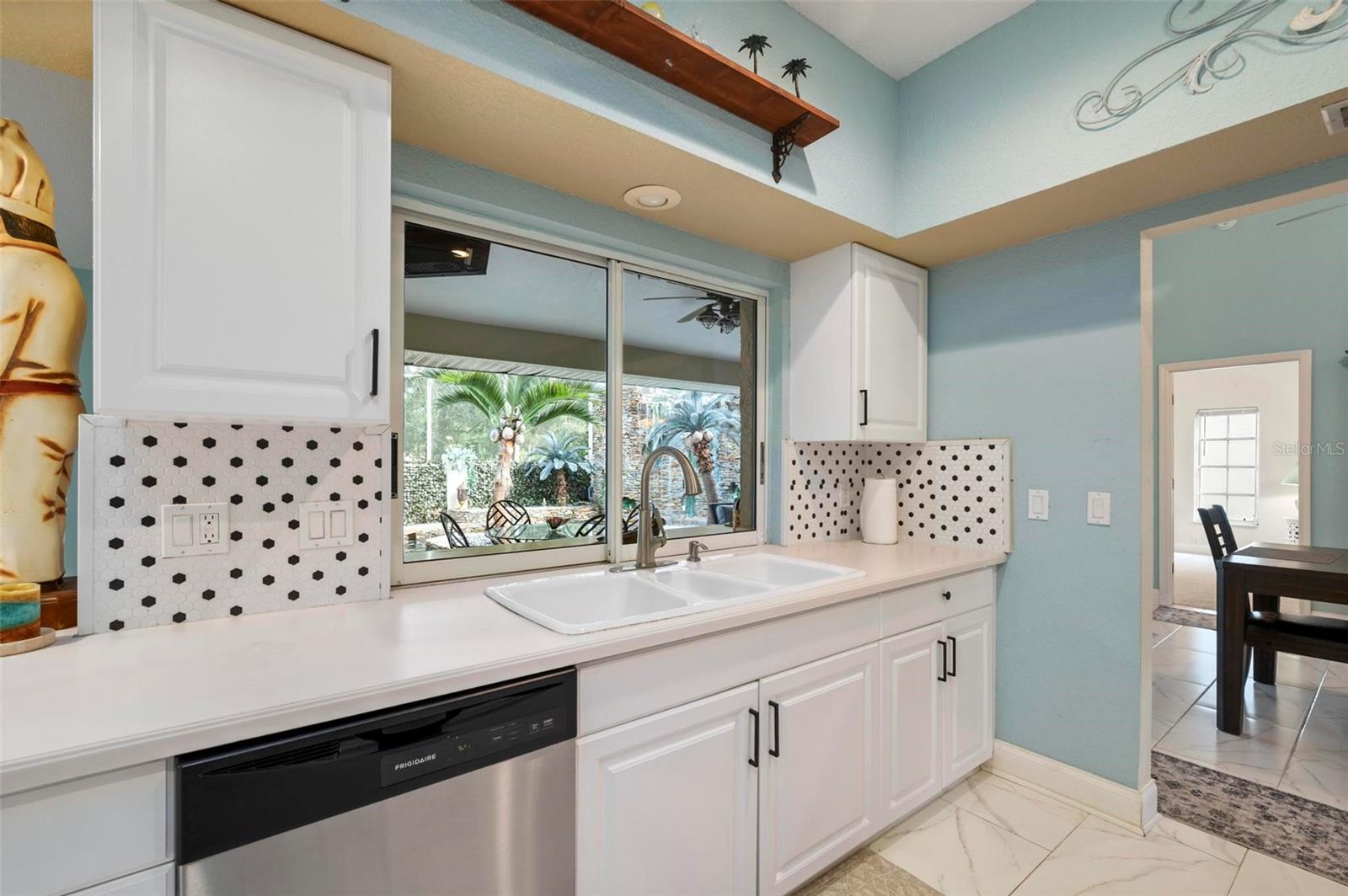 Listing photo id 13 for 25688 Deep Creek Boulevard