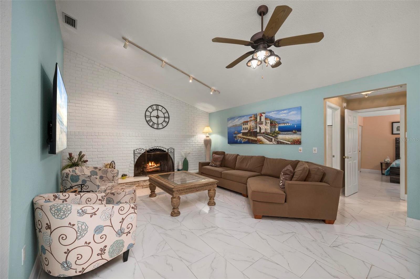 Listing photo id 17 for 25688 Deep Creek Boulevard