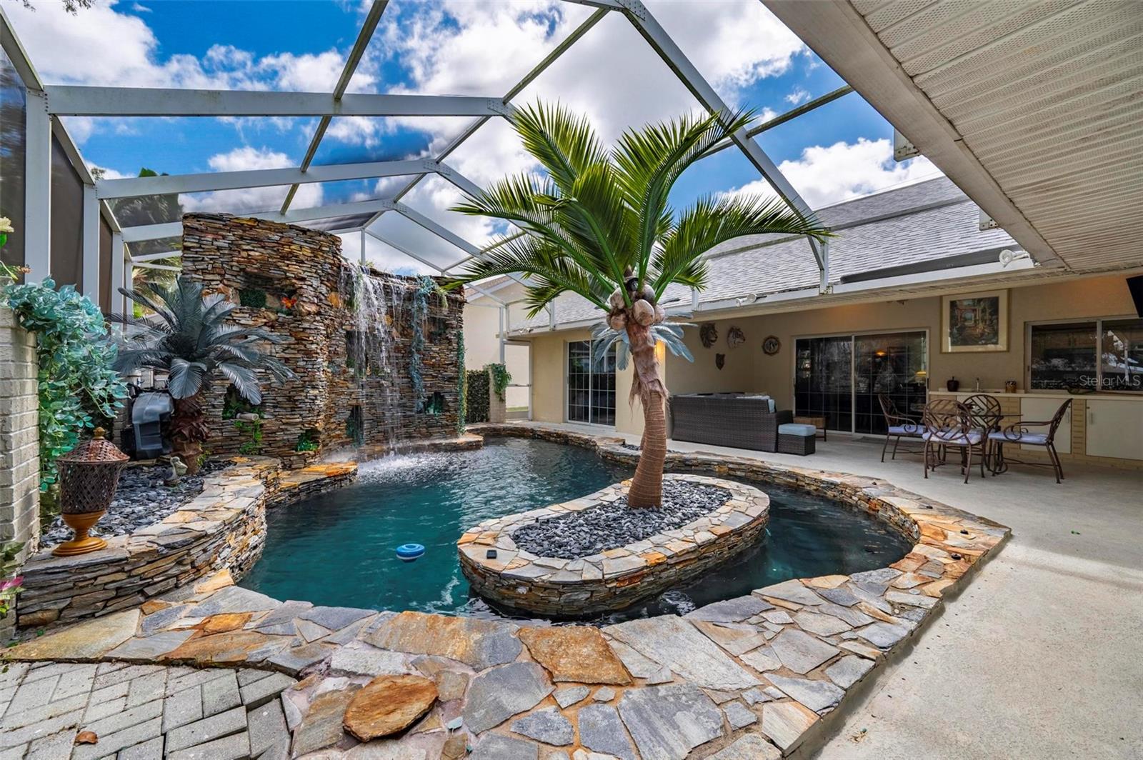 Listing photo id 0 for 25688 Deep Creek Boulevard