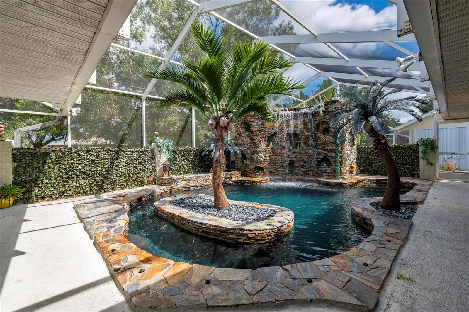 Listing photo id 41 for 25688 Deep Creek Boulevard