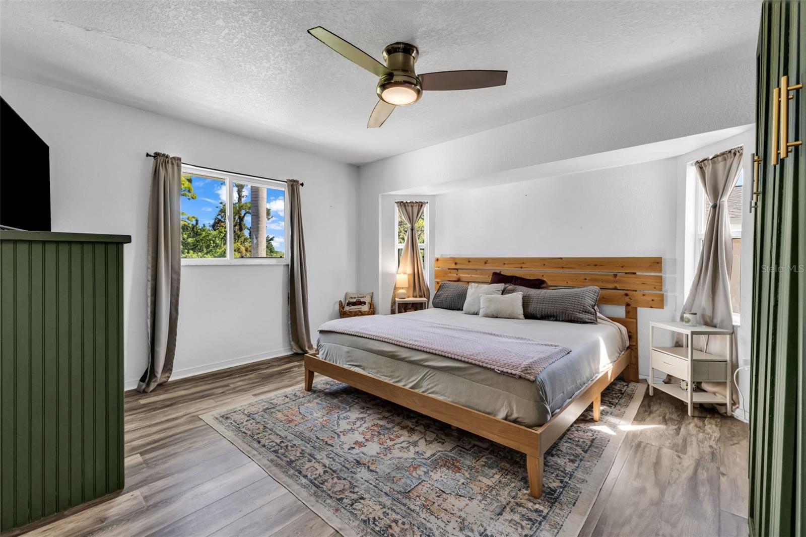 Image 16 of 71 For 3295 Brooklyn Ave