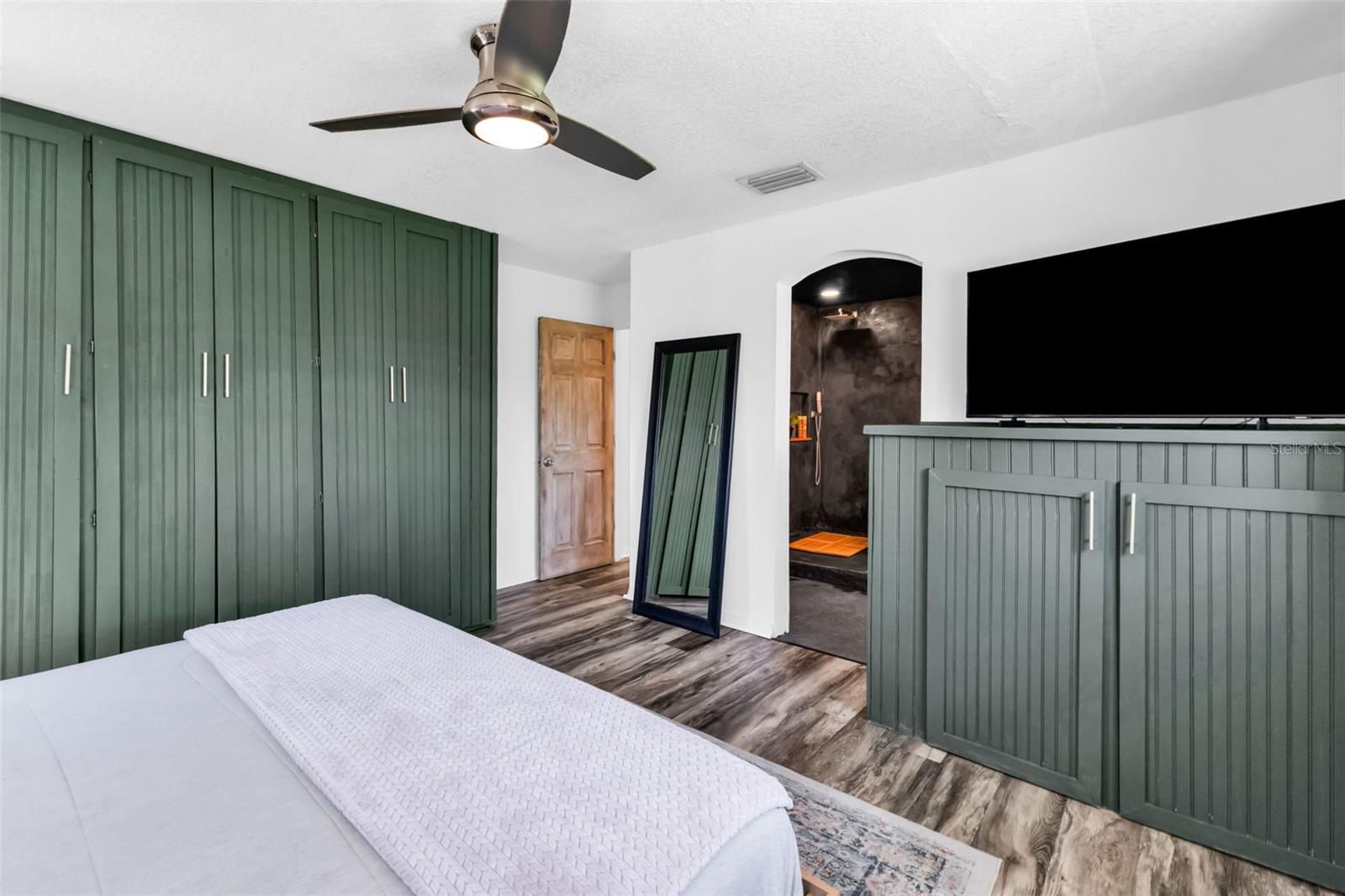 Image 18 of 71 For 3295 Brooklyn Ave