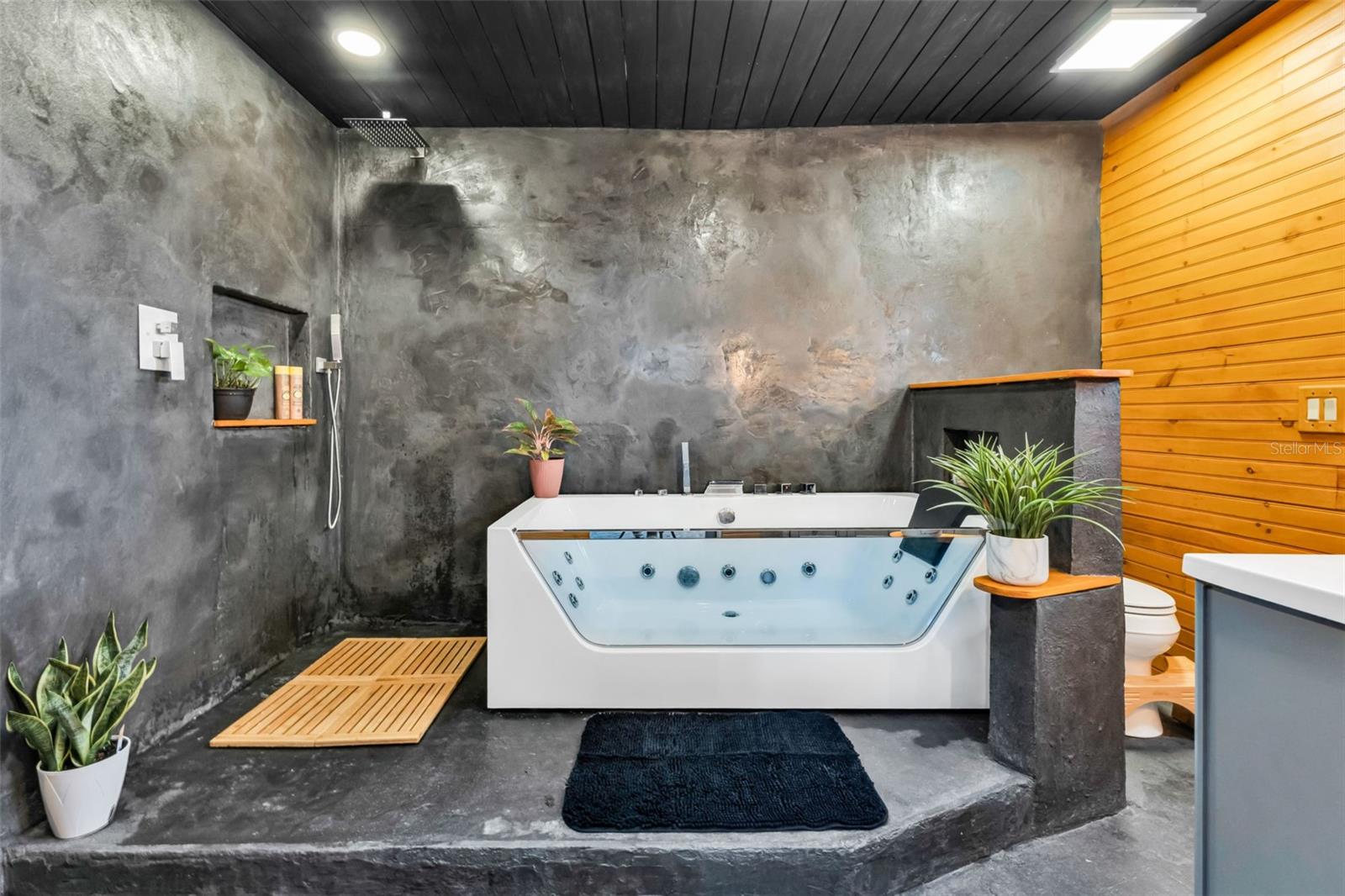 Image 20 of 71 For 3295 Brooklyn Ave