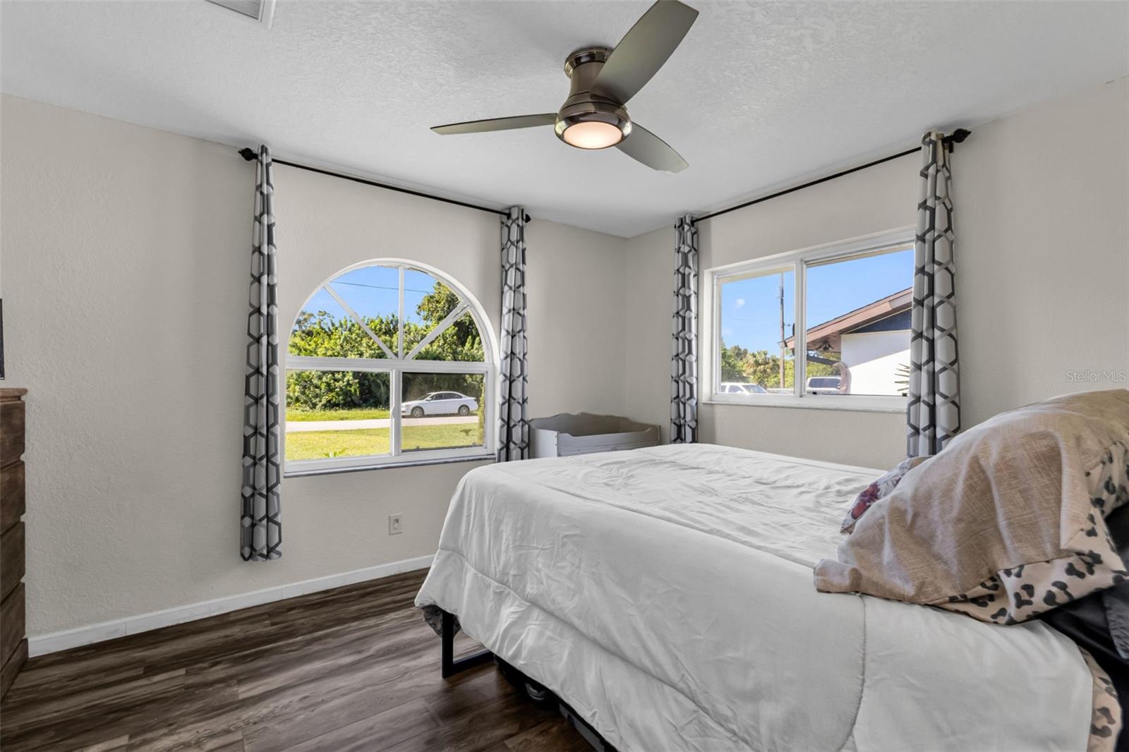 Image 28 of 71 For 3295 Brooklyn Ave