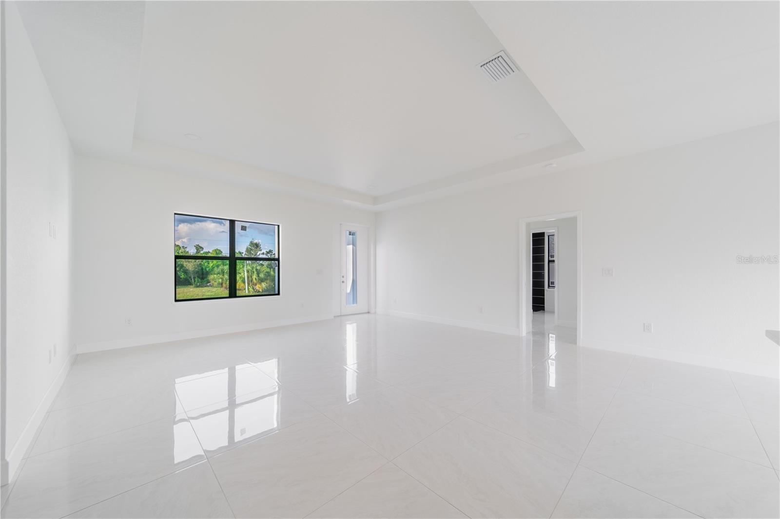 Image 4 of 34 For 15089 Aldama Circle