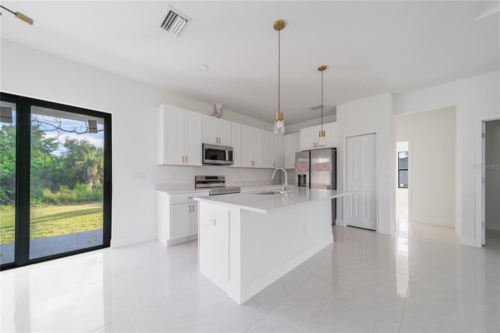 Image 7 of 34 For 15089 Aldama Circle