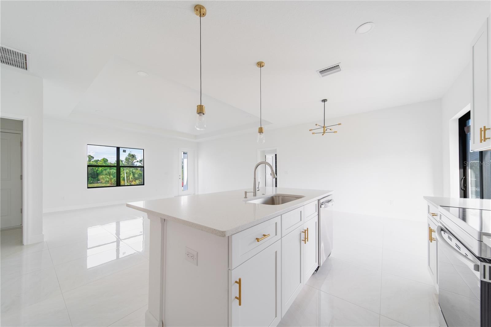 Image 9 of 34 For 15089 Aldama Circle