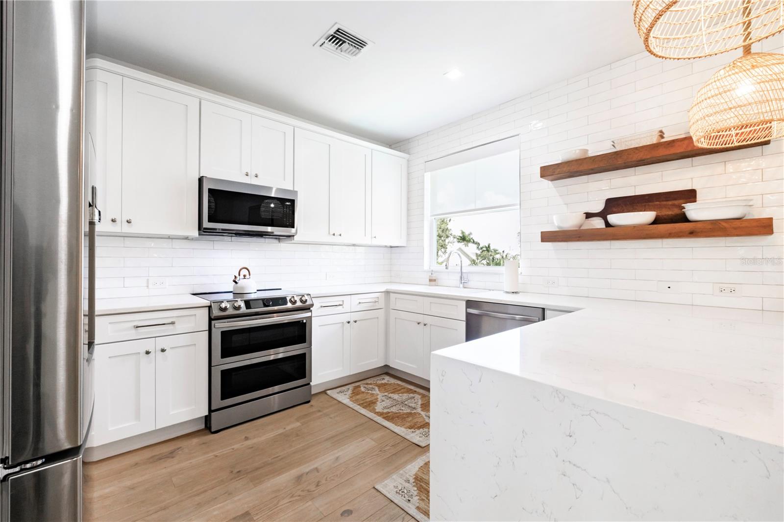 Image 18 of 61 For 950 Olympia Avenue