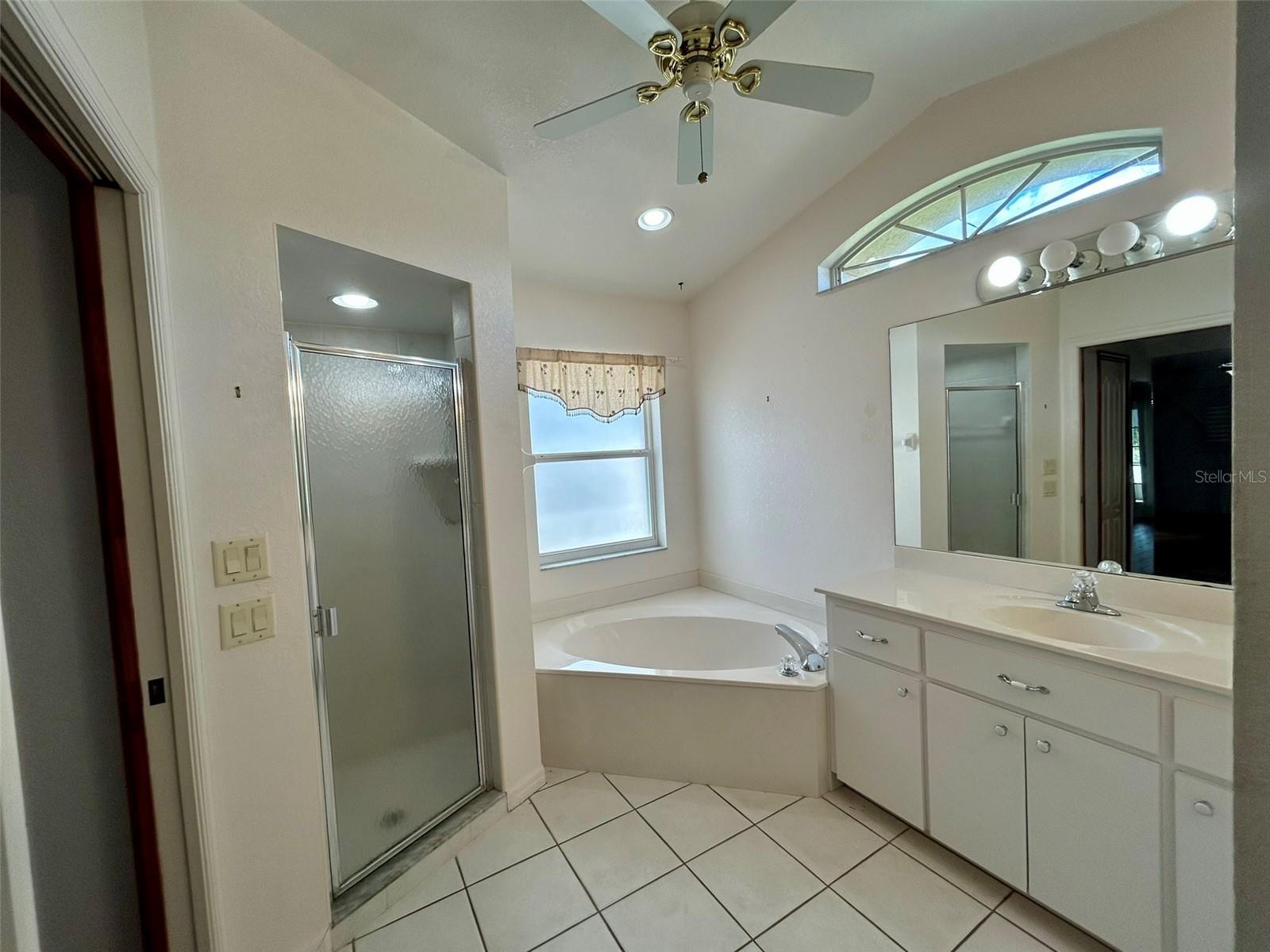 Image 13 of 26 For 25145 Mercedes Drive