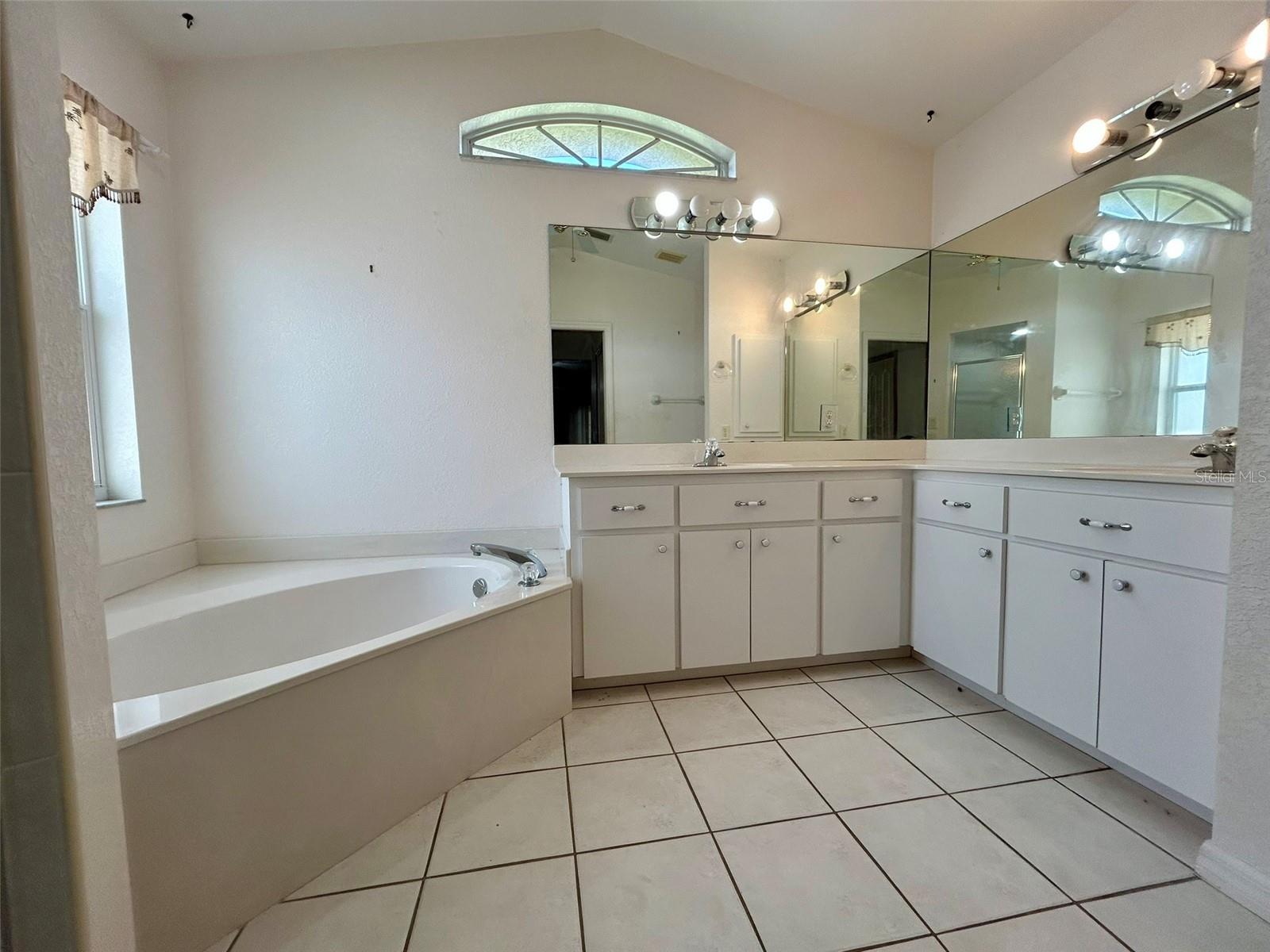 Image 14 of 26 For 25145 Mercedes Drive