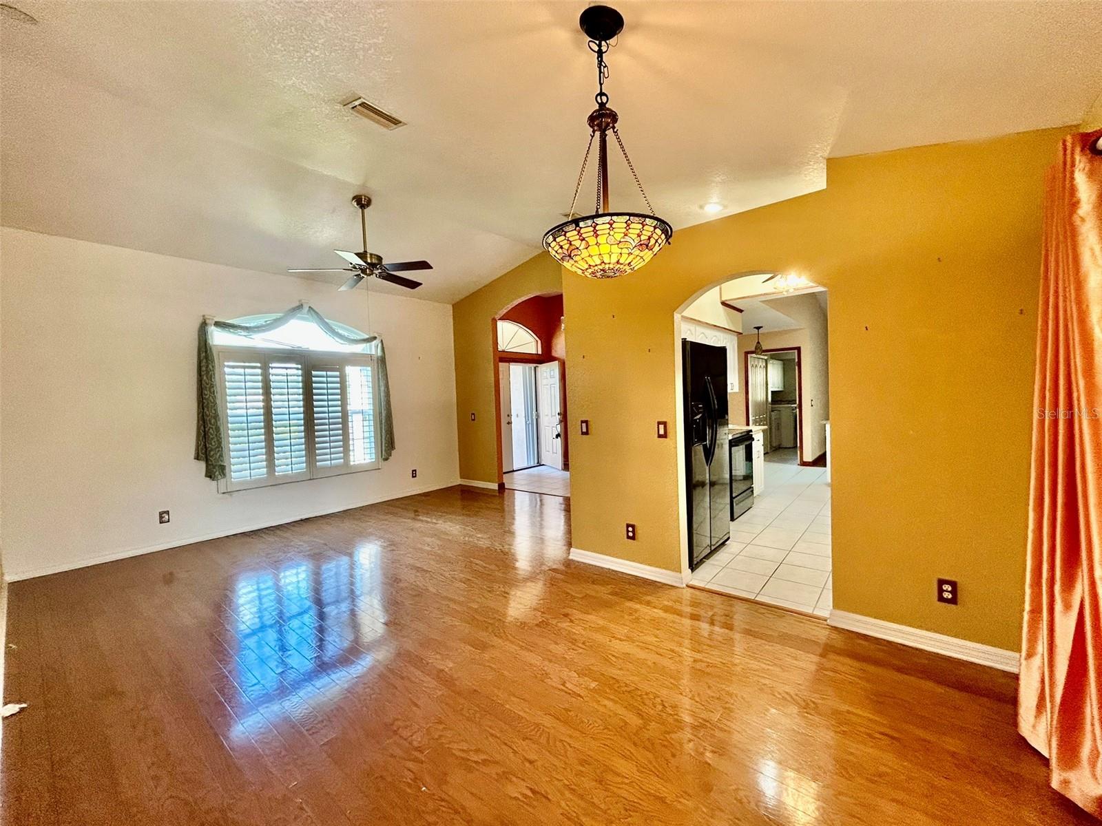 Image 2 of 26 For 25145 Mercedes Drive