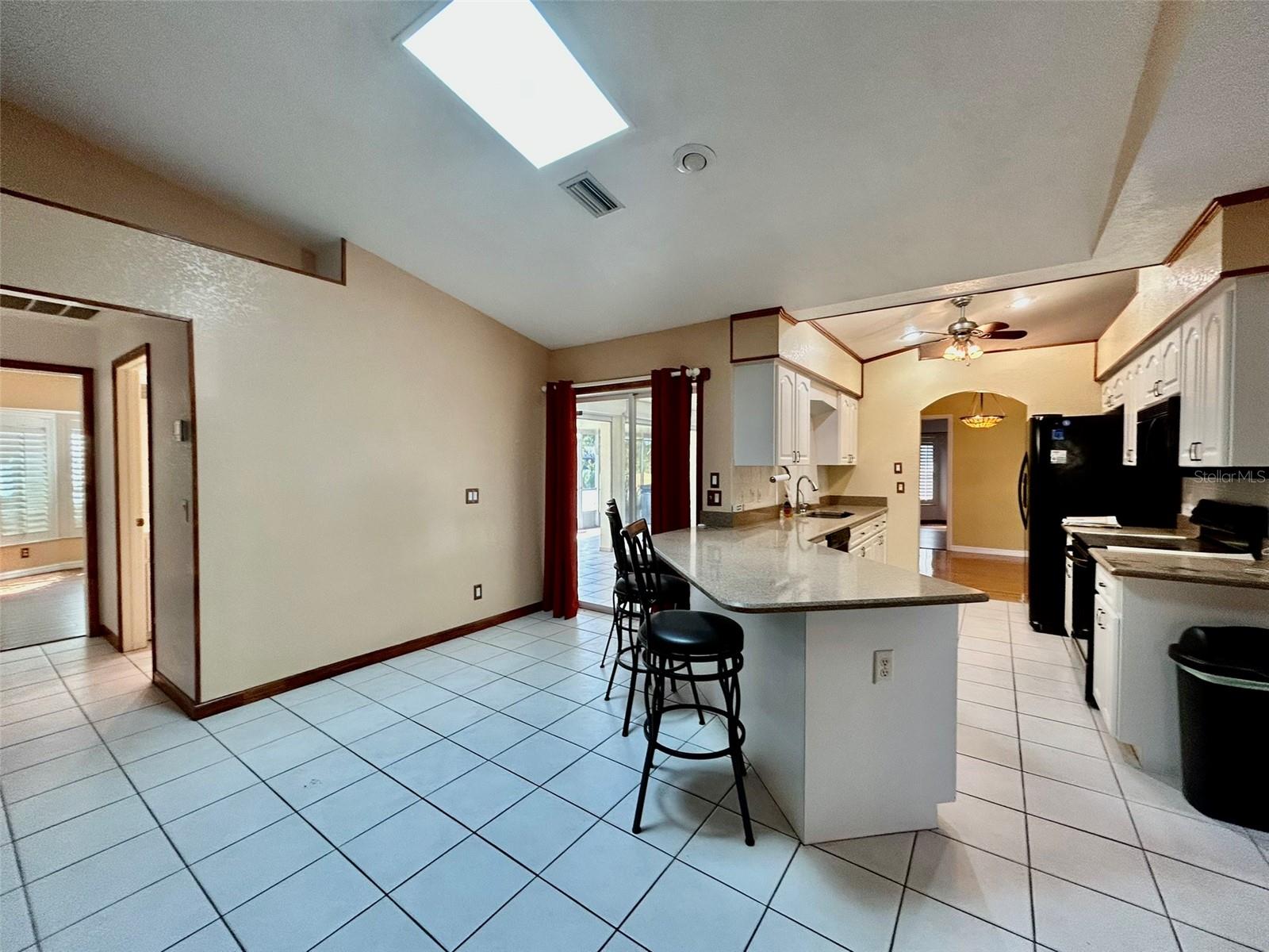 Image 6 of 26 For 25145 Mercedes Drive