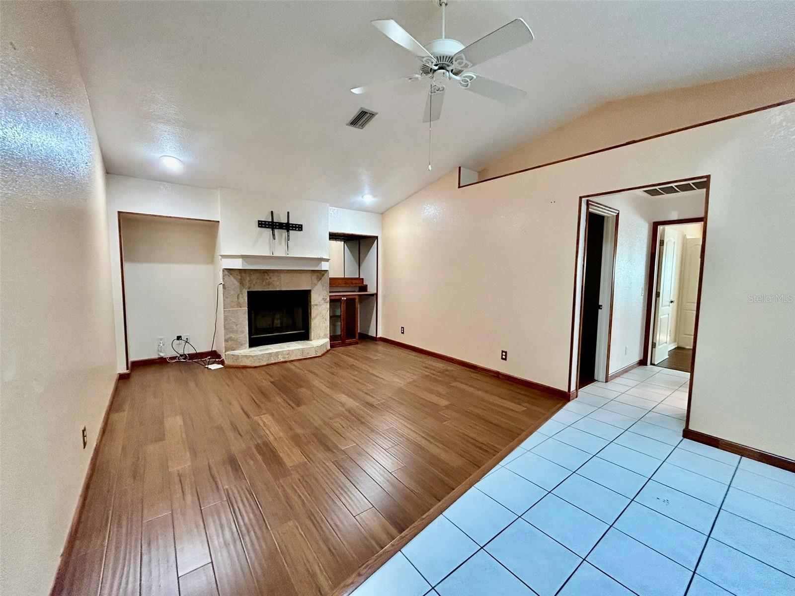 Image 7 of 26 For 25145 Mercedes Drive