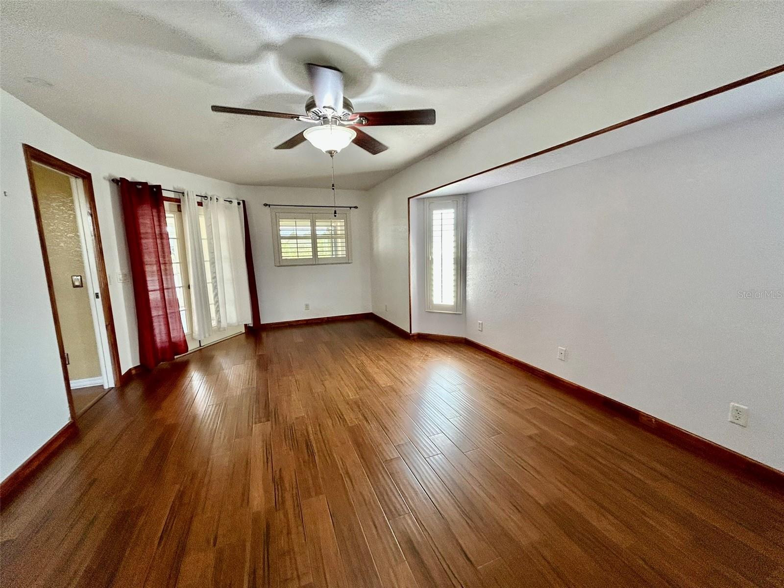 Image 9 of 26 For 25145 Mercedes Drive